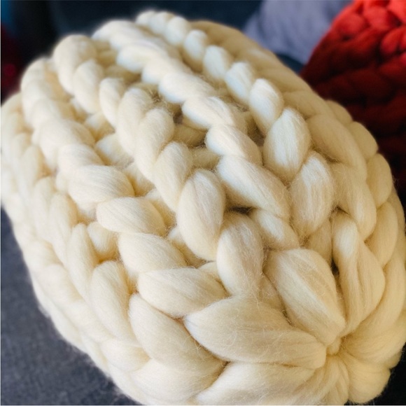 Handmade Jumbo Merino Wool Knit Accent Pillow - Picture 9 of 9